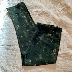 Green Patterned Leggings. NWT